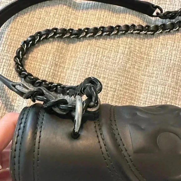 Tory Burch Fleming Matte Small Convertible Shoulder Bag

Style #82562 - Picture 8 of 9